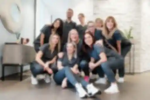 Gruppenbild aller Angestellen der Zahnarztpraxis Zahn im Zentrum - Dr. Dotzler